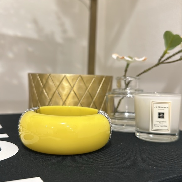 Cache Yellow bangle - Picture 3 of 8